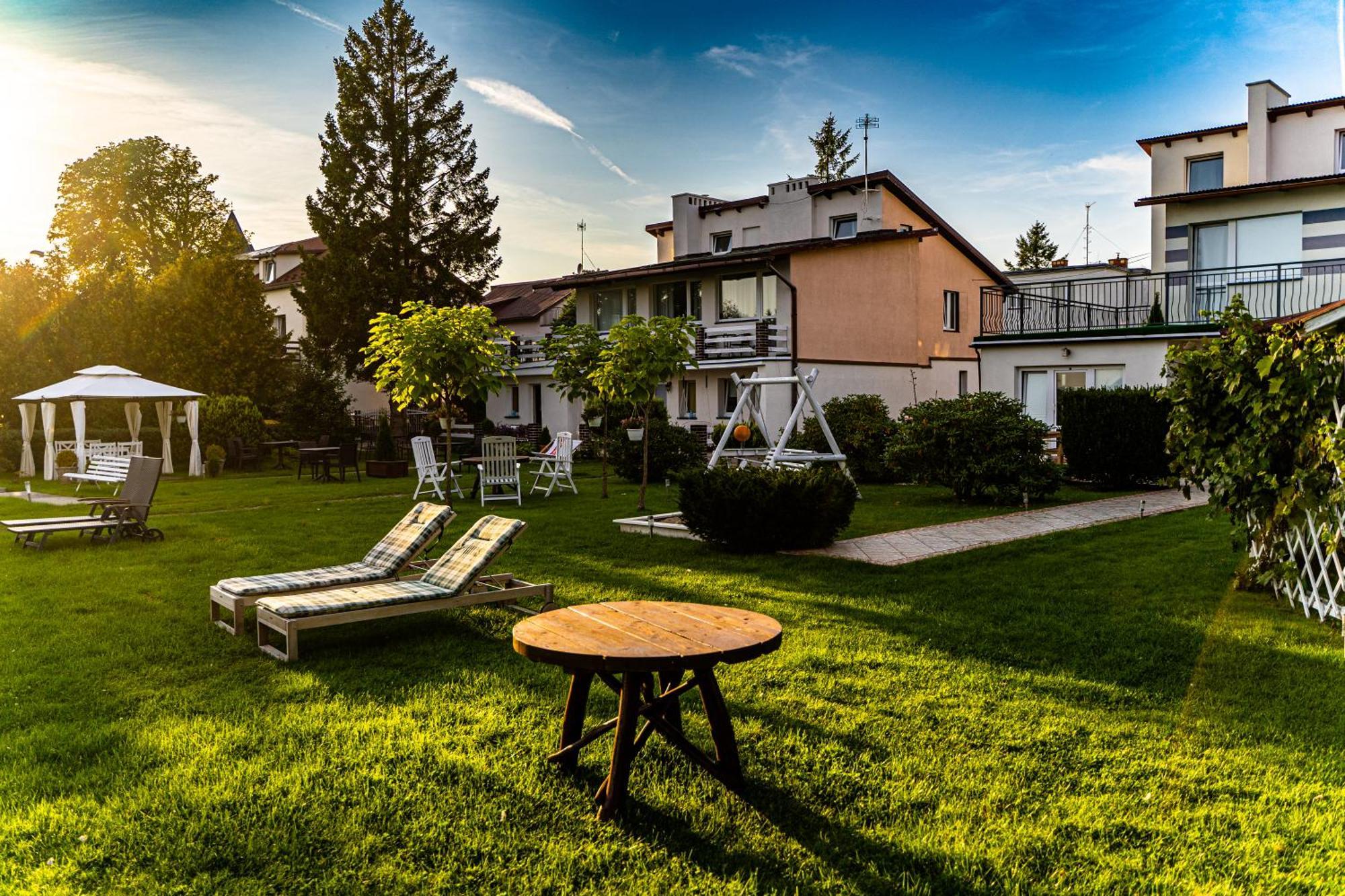Avista Mielno Otel Unieście Dış mekan fotoğraf
